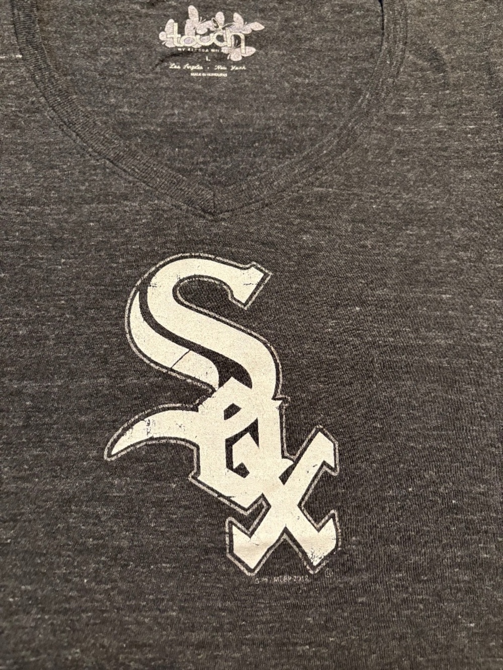 Chicago White Sox Touch Alyssa Milano Womenโs V Neck T Shirt L MLB